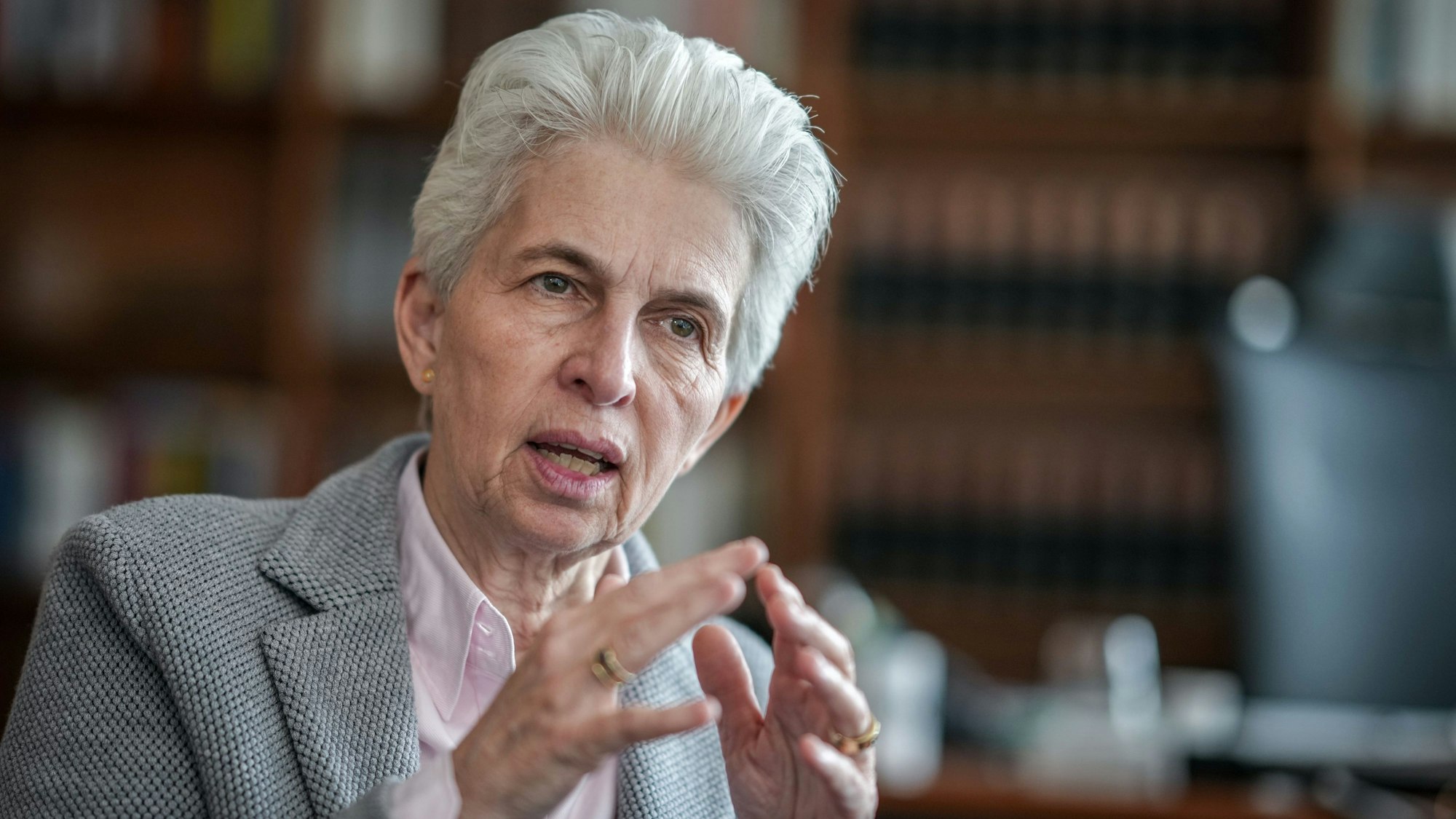 Marie-Agnes Strack-Zimmermann spricht in einem Interview mit Journalisten der Deutschen Presse-Agentur.