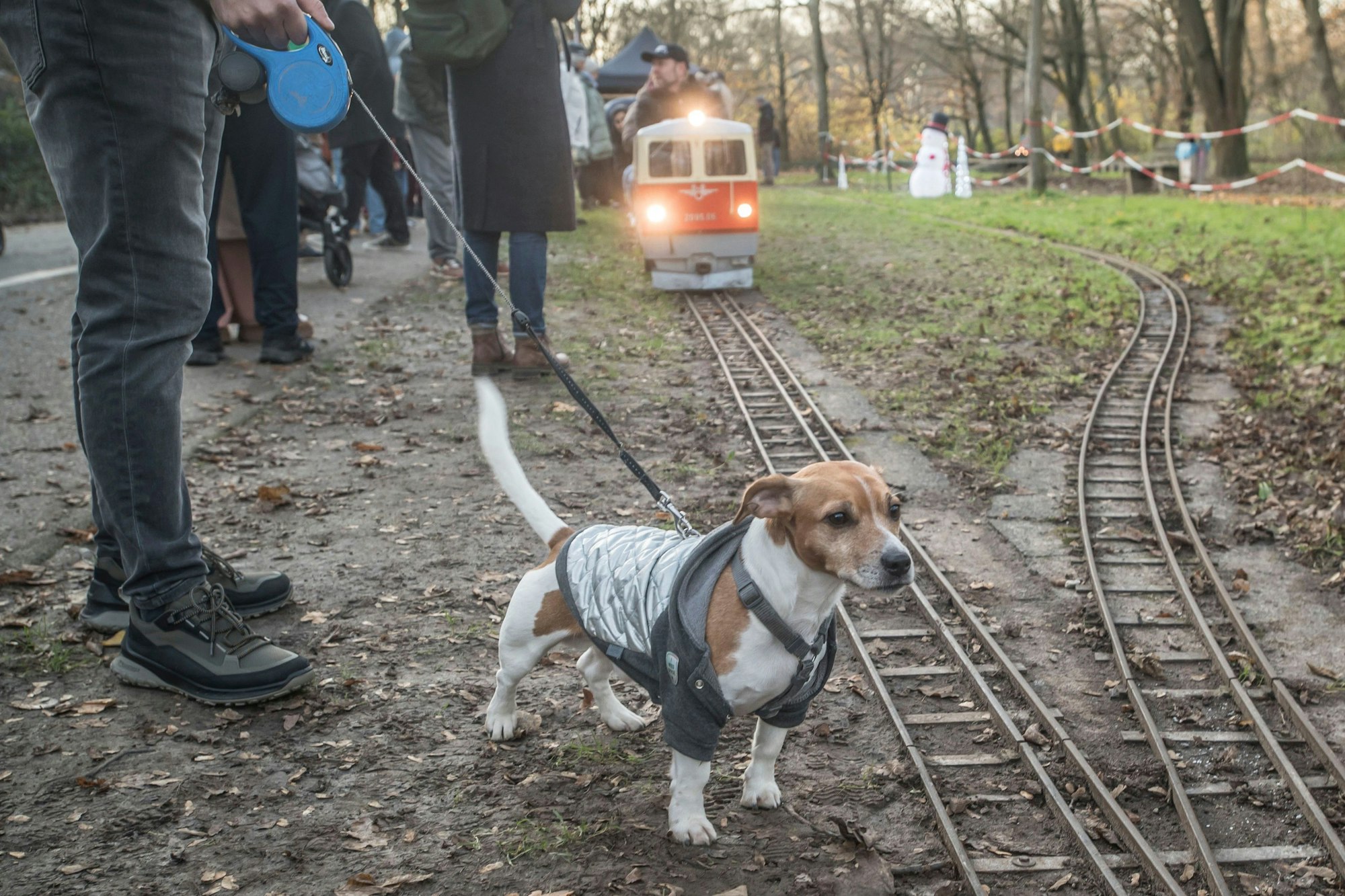 Jetzt ist Winterpause für die Dampfbahn im Stadtpark. Zum letzten Fahrtag 2024 gab es noch mal ganz schönen Andrang. Foto: Ralf Krieger