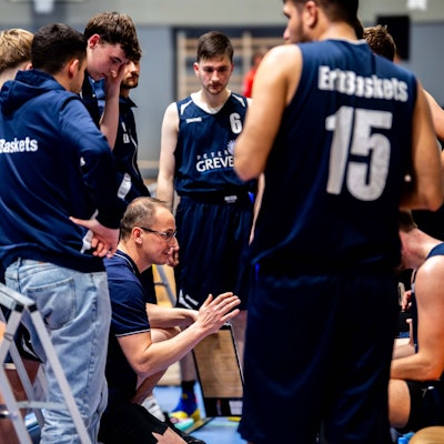 Das Bild zeigt die Erftbaskets in einer Auszeit.