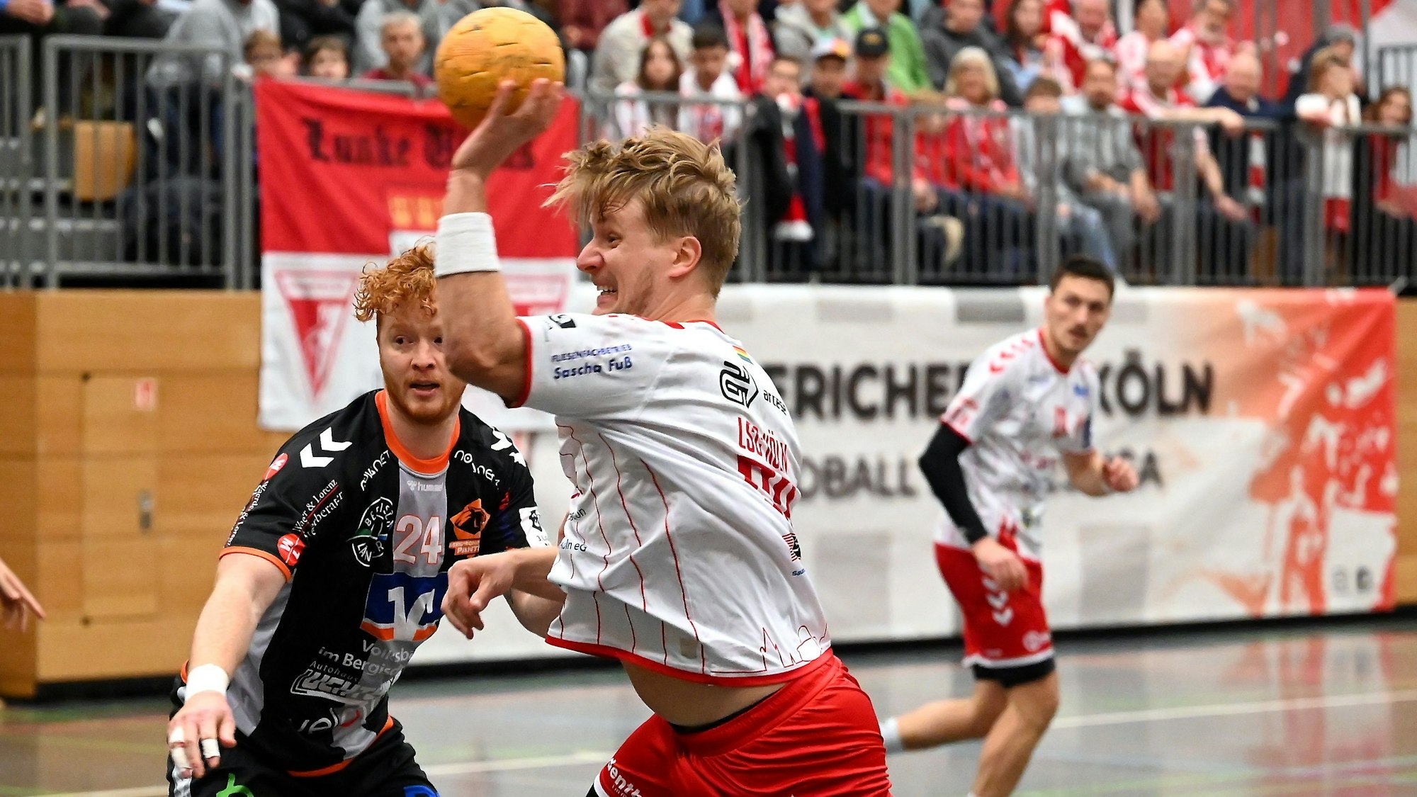 29.11.2024, Handball-Longercher SC Köln-Berg. Panther
links: Sebastian Schön (Panther)
rechts: Joscha Rinke (Longerich)
Foto: Uli Herhaus