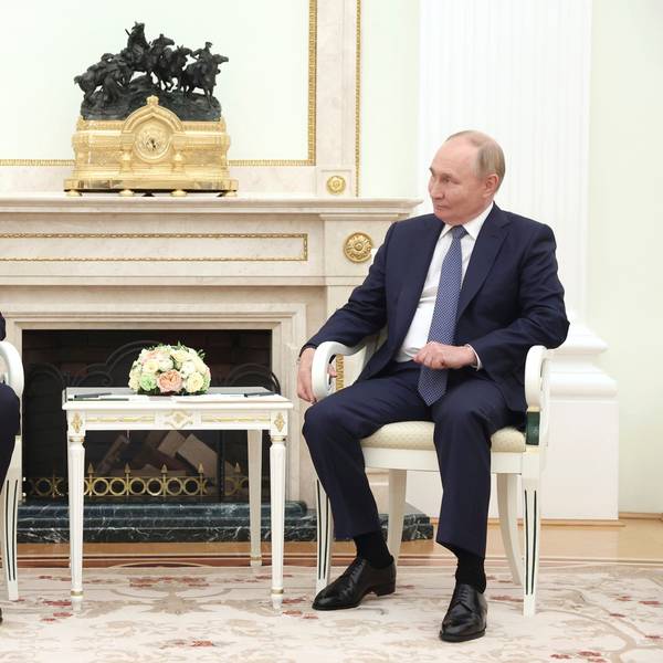 ARCHIV - 24.07.2024, Russland, Moskau: Der syrische Präsident Baschar al-Assad (l) spricht mit dem russischen Präsidenten Wladimir Putin während ihres Treffens. (zu dpa: «Experte zu Rebellen in Aleppo: «Viel hängt von Russland ab»») Foto: Valery Sharifulin/Pool Sputnik Kremlin/AP/dpa +++ dpa-Bildfunk +++