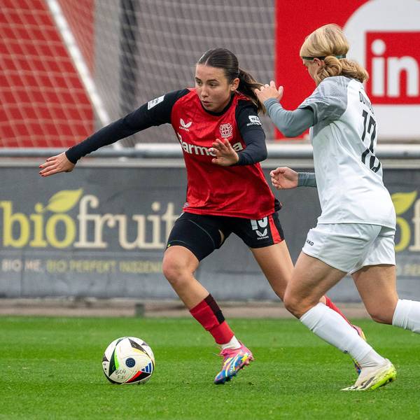 10.11.2024, Fussball: Google Pixel Frauen-Bundesliga, Saison 2024/2025, 09. Spieltag, Bayer 04 Leverkusen - 1. FFC Turbine Potsdam im Ulrich-Haberland-Stadion in Leverkusen. Zweikampf zwischen Loreen Bender Bayer 04 Leverkusen, 19 und Marike Dommasch 1. FFC Turbine Potsdam, 13. Wichtiger Hinweis: Gemaess den Vorgaben der DFL Deutsche Fussball Liga bzw. des DFB Deutscher Fussball-Bund ist es untersagt, in dem Stadion und/oder vom Spiel angefertigte Fotoaufnahmen in Form von Sequenzbildern und/oder videoaehnlichen Fotostrecken zu verwerten bzw. verwerten zu lassen. Foto: Kirchner-Media/TH *** 10 11 2024, Soccer Google Pixel Womens Bundesliga, Season 2024 2025, Matchday 09, Bayer 04 Leverkusen 1 FFC Turbine Potsdam at Ulrich Haberland Stadium in Leverkusen duel between Loreen Bender Bayer 04 Leverkusen, 19 and Marike Dommasch 1 FFC Turbine Potsdam, 13 Important note In accordance with the regulations of the DFL German Football League and the DFB German Football Association, it is prohibited to utilize or have utilized photographs taken in the stadium and / or of the match in the form of sequential images and / or video-like photo series Foto Kirchner Media TH Copyright: xKirchner-Media/THx