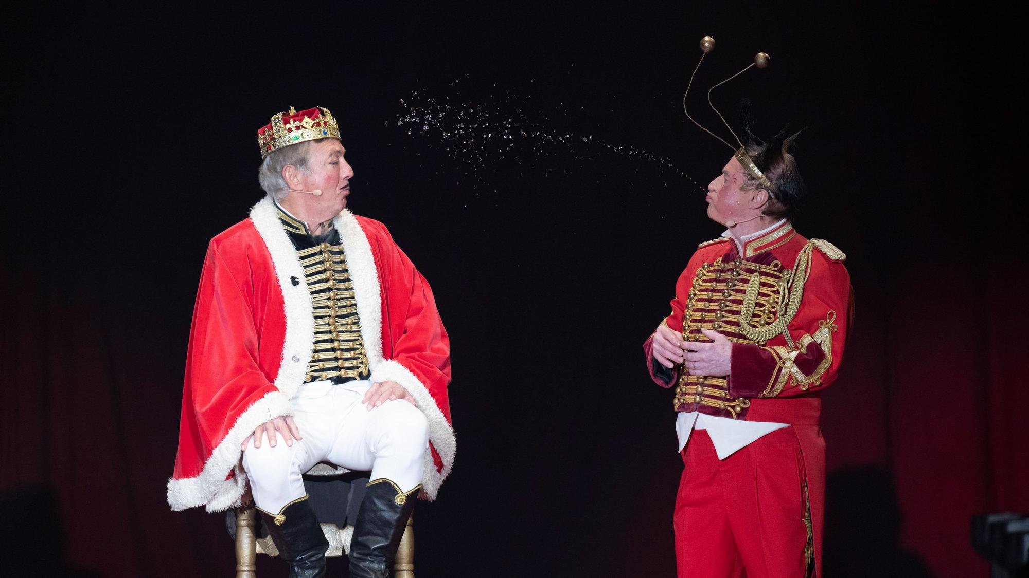 30.11.2024, Köln: Die Clowns Fumagallis beenden ihre Karriere in Köln. Premiere des 9. Kölner WeihnachtsCircus. Foto: Uwe Weiser