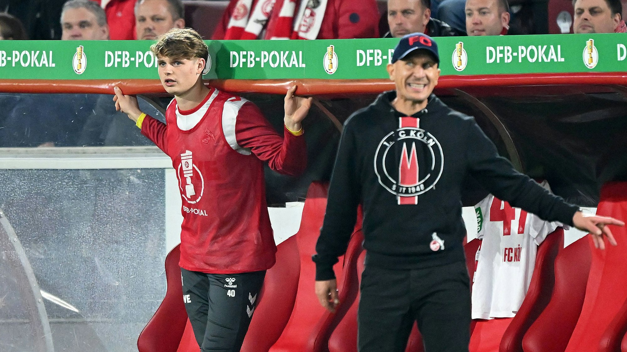 Jonas Urbig bleibt seit dem Pokalspiel gegen Holstein Kiel nur die Bank, Gerhard Struber (r.) setzt auf Marvin Schwäbe.