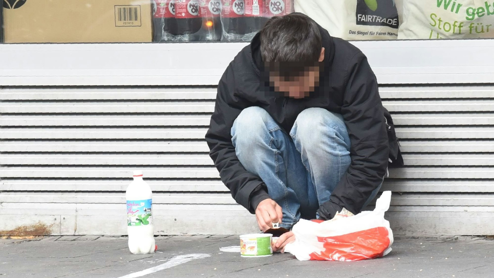 05.11.2021 Köln.
KÖLNER GIPFEL aus Politik u. Bürgervereinen gegen Verwahrlosung der Innenstadt.
Obdachlose auf dem Eigelstein.