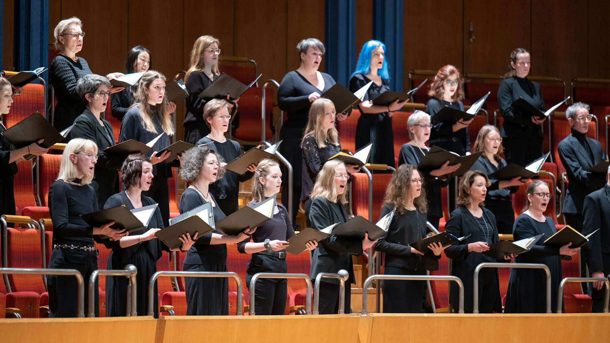 Sänger des Chors Kölner Kurrende in der Philharmonie.