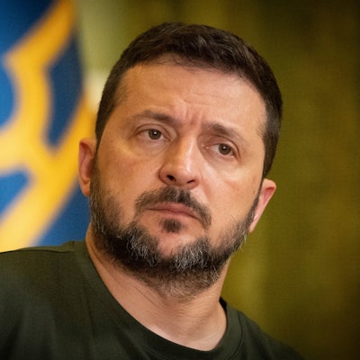 ARCHIV - 15.07.2024, Ukraine, Kiew: Wolodymyr Selenskyj, Präsident der Ukraine, hält während seiner Pressekonferenz inne. Sein Land sei keine Pufferzone, erklärte er in seiner Rede zum 33. Jahrestag der Unabhängigkeit des Landes. (zu dpa: «Zehn Zitate: Was die internationale Politik 2024 bewegte») Foto: Efrem Lukatsky/AP/dpa +++ dpa-Bildfunk +++