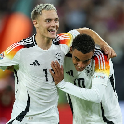 Spaß bei der Nationalmannschaft: Florian Wirtz (l.) und Jamal Musiala