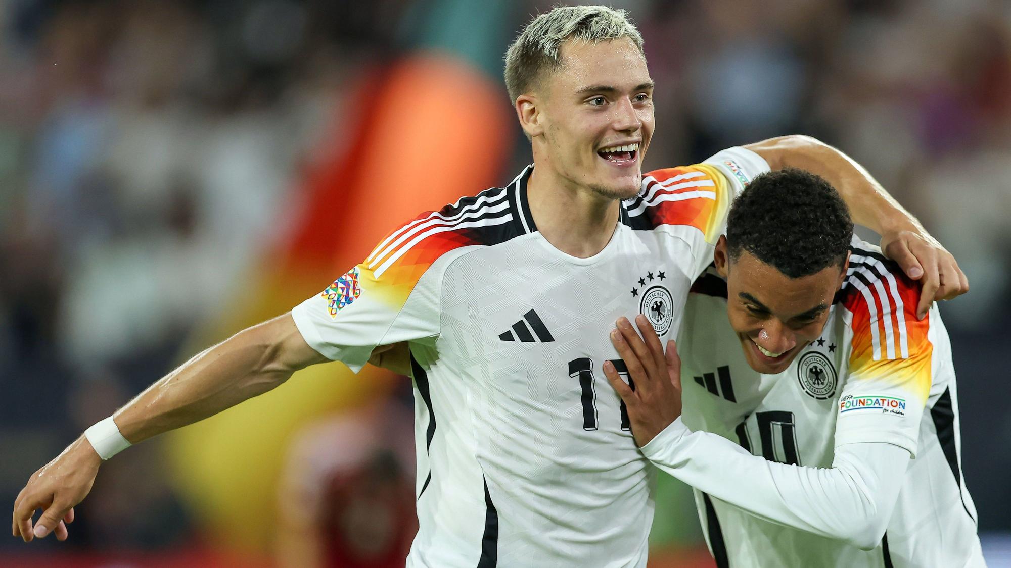 Spaß bei der Nationalmannschaft: Florian Wirtz (l.) und Jamal Musiala