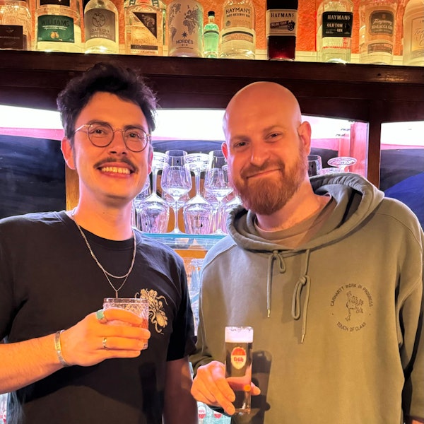 Alexander Mix (l.) und Nils Lenzen (r.) sind gemeinsam mit Georg Schmitz-Behrenz (nicht im Foto) Geschäftsführer der neuen Bar.