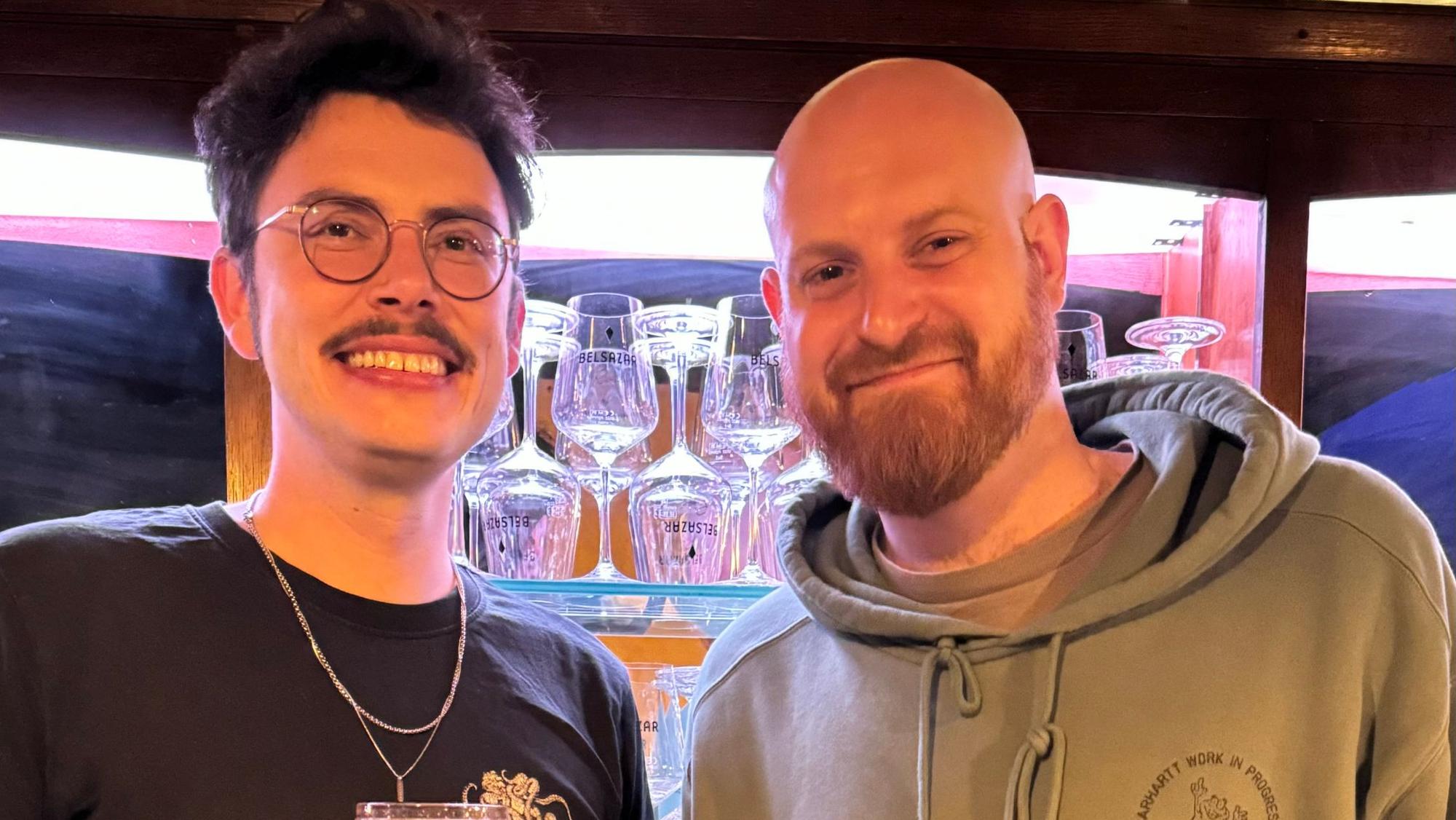 Alexander Mix (l.) und Nils Lenzen (r.) sind gemeinsam mit Georg Schmitz-Behrenz (nicht im Foto) Geschäftsführer der neuen Bar.