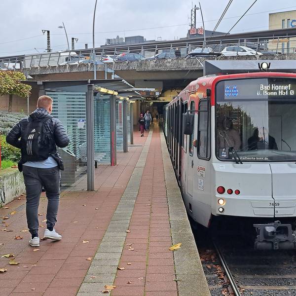 Die Stadtbahnlinie 66, die bislang zwischen Siegburg und Bad Honnef pendelt, soll nach der Umsetzung des Stadtbahnkonzepts 2026 durch die Linie 67 ersetzt werden, die dann auf der Strecke zwischen Siegburg und Bonn-Bad Godesberg verkehrt.