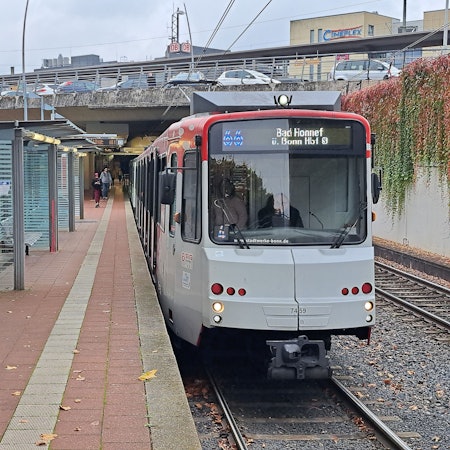 Die Stadtbahnlinie 66, die bislang zwischen Siegburg und Bad Honnef pendelt, soll nach der Umsetzung des Stadtbahnkonzepts 2026 durch die Linie 67 ersetzt werden, die dann auf der Strecke zwischen Siegburg und Bonn-Bad Godesberg verkehrt.