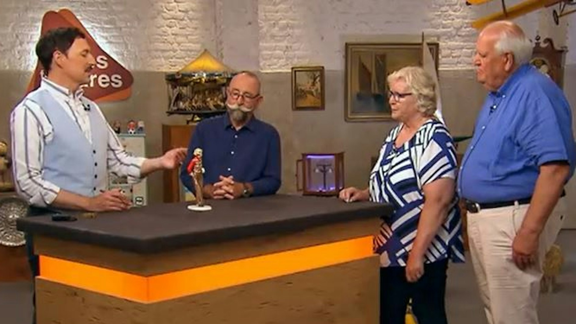 Antonius König (v.r.) mit Angelika Rehmhaus bei der „Bares für Rares“-Expertise mit Horst Lichter und Colmar Schulte-Goltz.