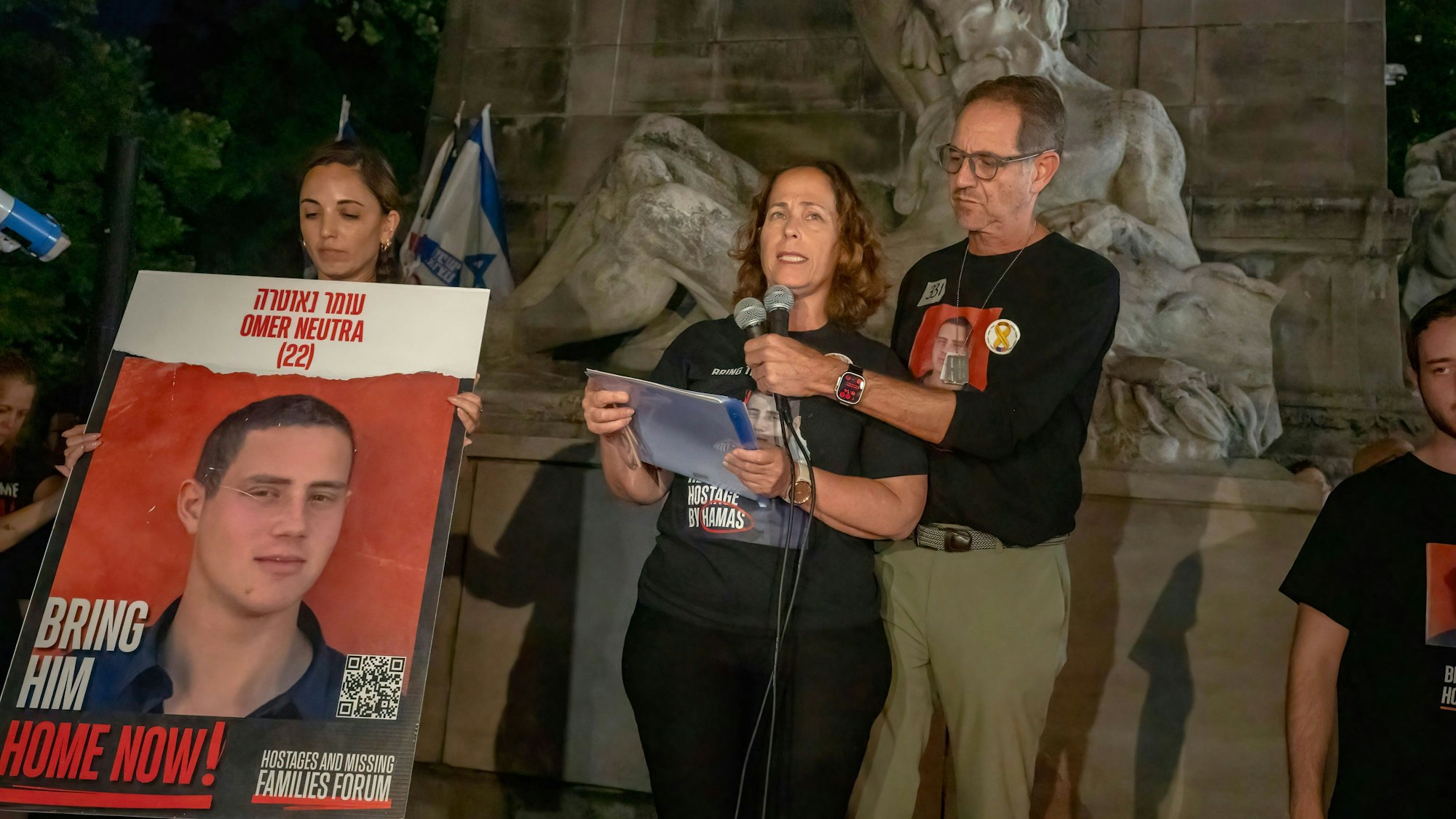September 1, 2024, New York, United States: Parents of Omer Neutra, an American-Israeli citizen, held hostage by Hamas speak at a peaceful and somber Bring Them Home NOW vigil for the six hostages who were kidnapped and murdered by Hamas terrorists, the participants call for Prime Minister Benjamin Netanyahu to reach a cease-fire deal to bring the remaining captives home, at Columbus Circle on September 1, 2024 in New York City.