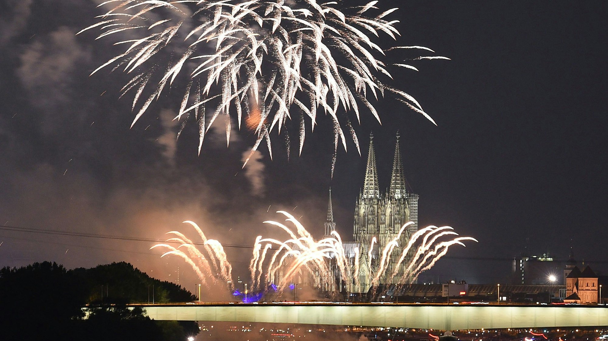 Die Kölner Lichter sind zurück. Dies gab Veranstalter Werner Nolden am Montag (2. Dezember) bekannt.