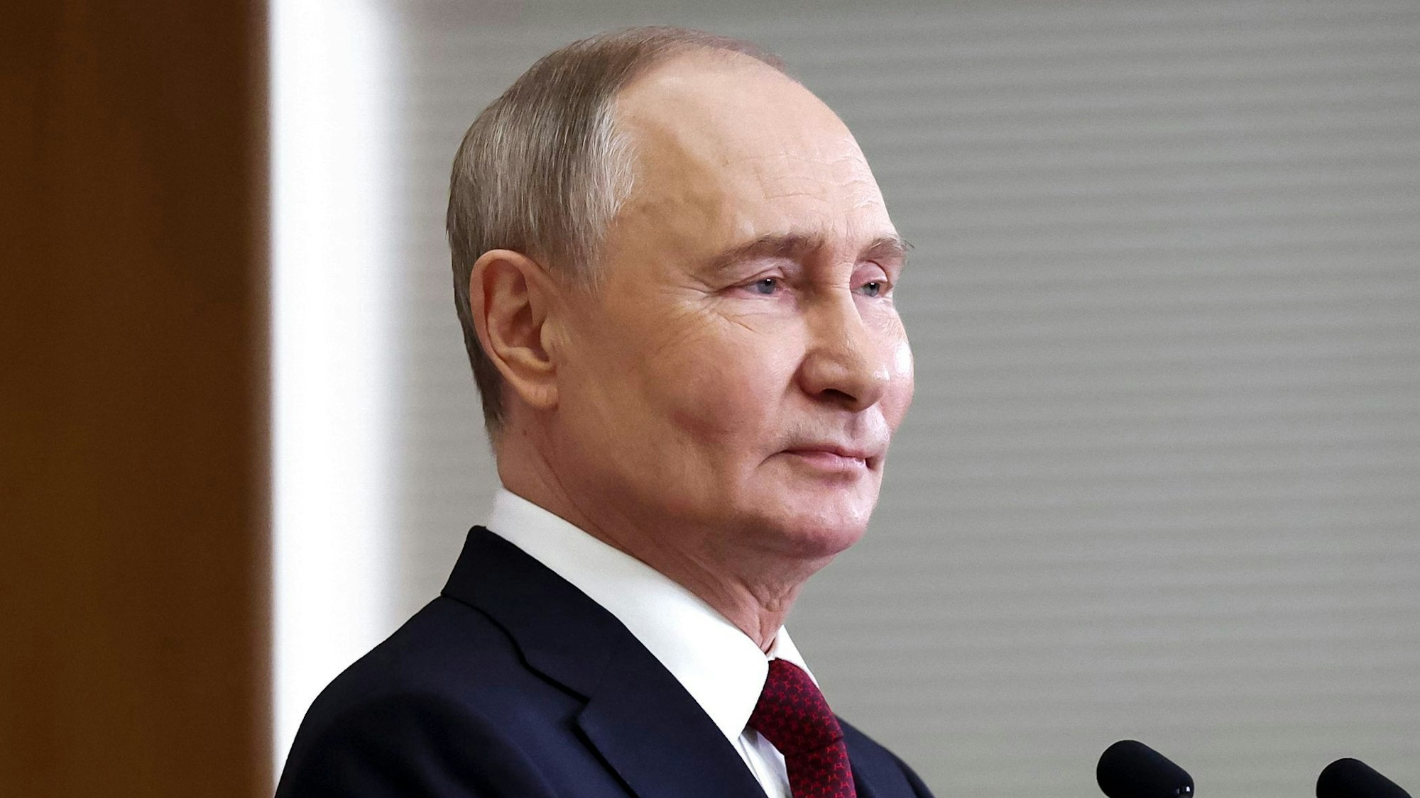 Wladimir Putin wollte in Astana nichts von einer Schwäche des Rubels wissen.