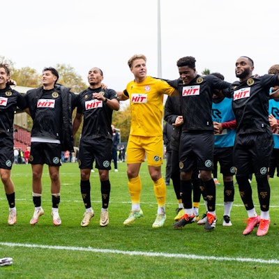 Jubel bei den Gästen aus Köln nach dem Spiel vor der Fankurve DEU, Düsseldorf, 02.11.2024 Fußball, Regionalliga West, Saison 2024/2025, 14. Spieltag, Fortuna Düsseldorf U23 - SC Fortuna Köln Paul-Janes-Stadion NRW Germany *** Cheers from the visitors from Cologne after the match in front of the fan curve DEU, Düsseldorf, 02 11 2024 Football, Regionalliga West, Season 2024 2025, Matchday 14, Fortuna Düsseldorf U23 SC Fortuna Köln Paul Janes Stadion NRW Germany
