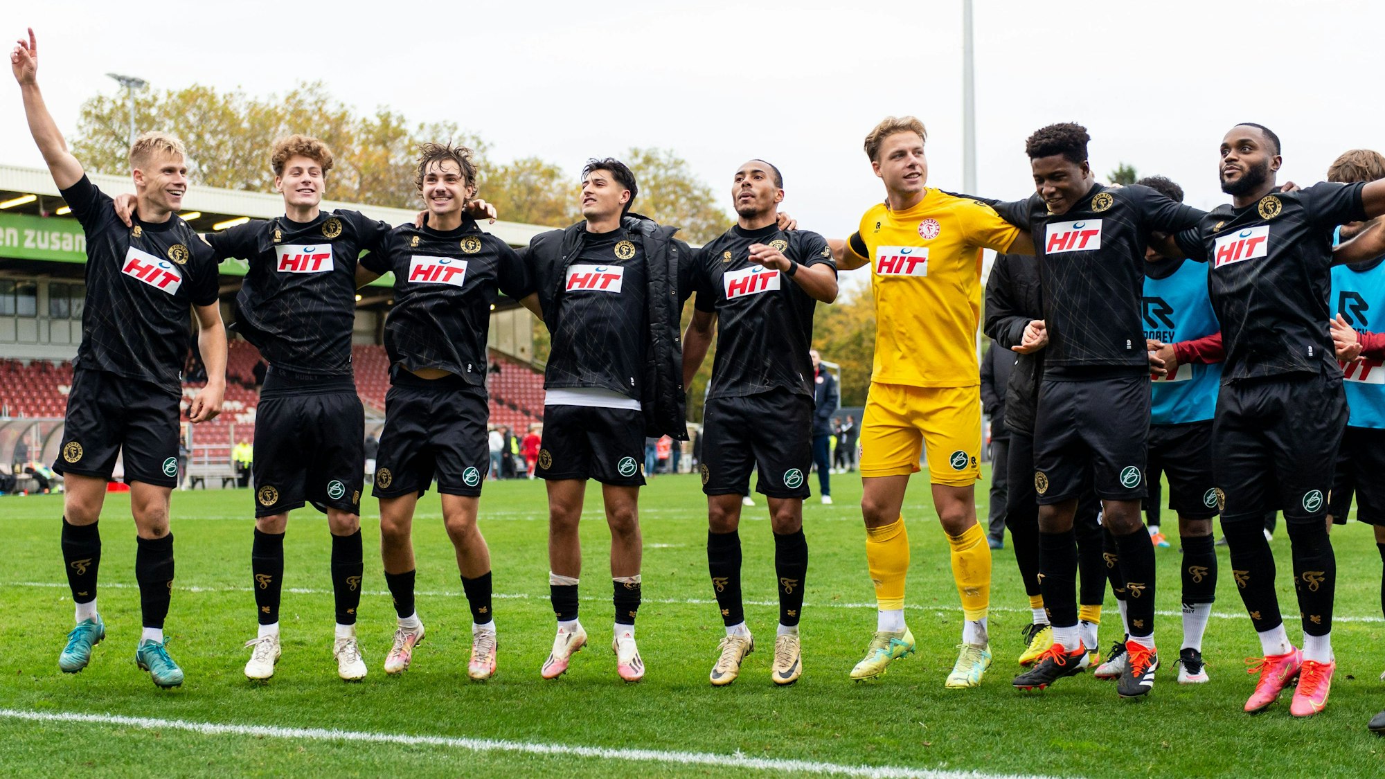Jubel bei den Gästen aus Köln nach dem Spiel vor der Fankurve DEU, Düsseldorf, 02.11.2024 Fußball, Regionalliga West, Saison 2024/2025, 14. Spieltag, Fortuna Düsseldorf U23 - SC Fortuna Köln Paul-Janes-Stadion NRW Germany *** Cheers from the visitors from Cologne after the match in front of the fan curve DEU, Düsseldorf, 02 11 2024 Football, Regionalliga West, Season 2024 2025, Matchday 14, Fortuna Düsseldorf U23 SC Fortuna Köln Paul Janes Stadion NRW Germany