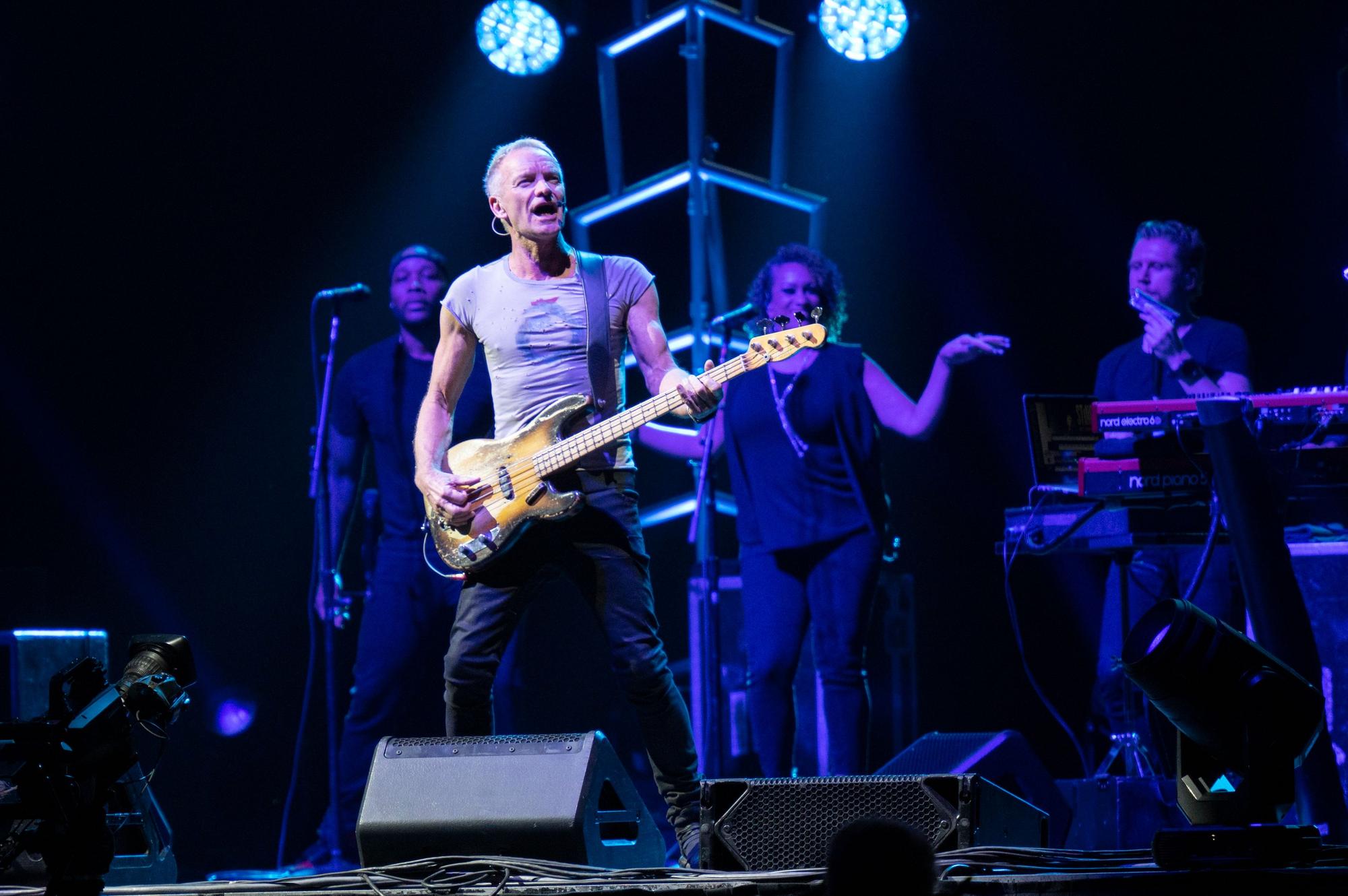 04.12.2023, Köln: Sting rockte die Bühne in der Lanxess-Arena. Foto: Uwe Weiser