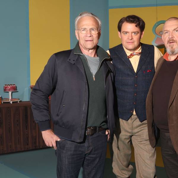 Klaus J. Behrendt, Max Giermann und Dietmar Bär im Fernsehstudio, in dem im Tatort die Sendung „Alles Anders“ produziert wird.