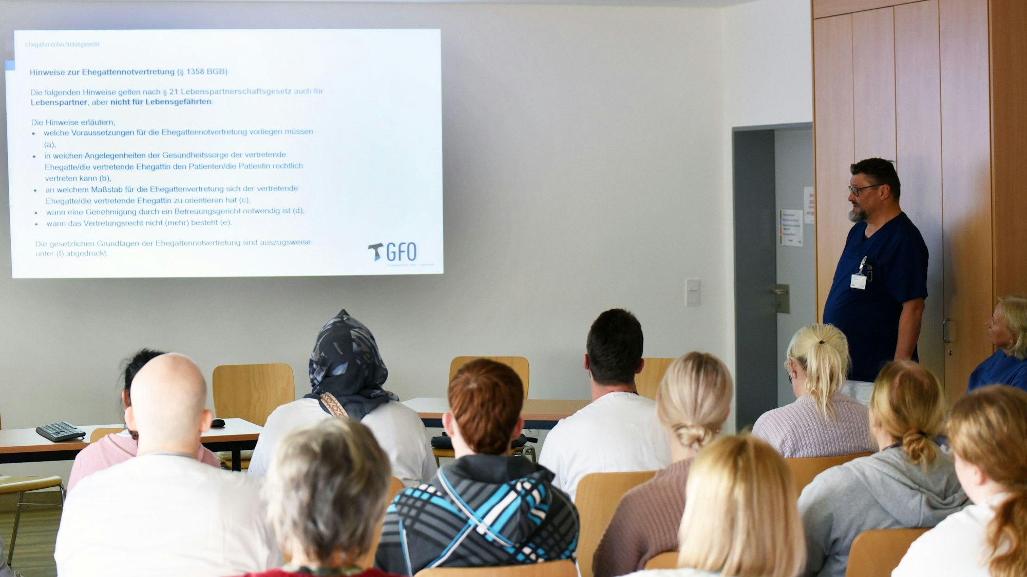 Chefarzt Dr. Roland Hutzschenreuter (r.) gehörte zu den Referenten.
