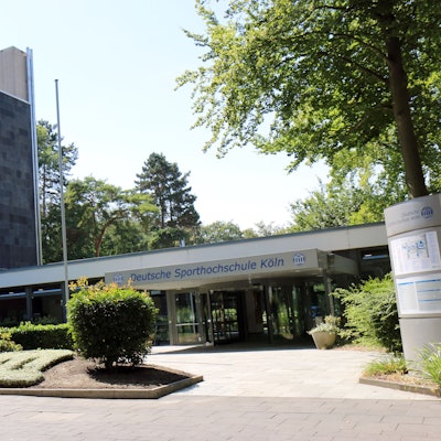 Haupteingang der Deutschen Sporthochschule Köln.