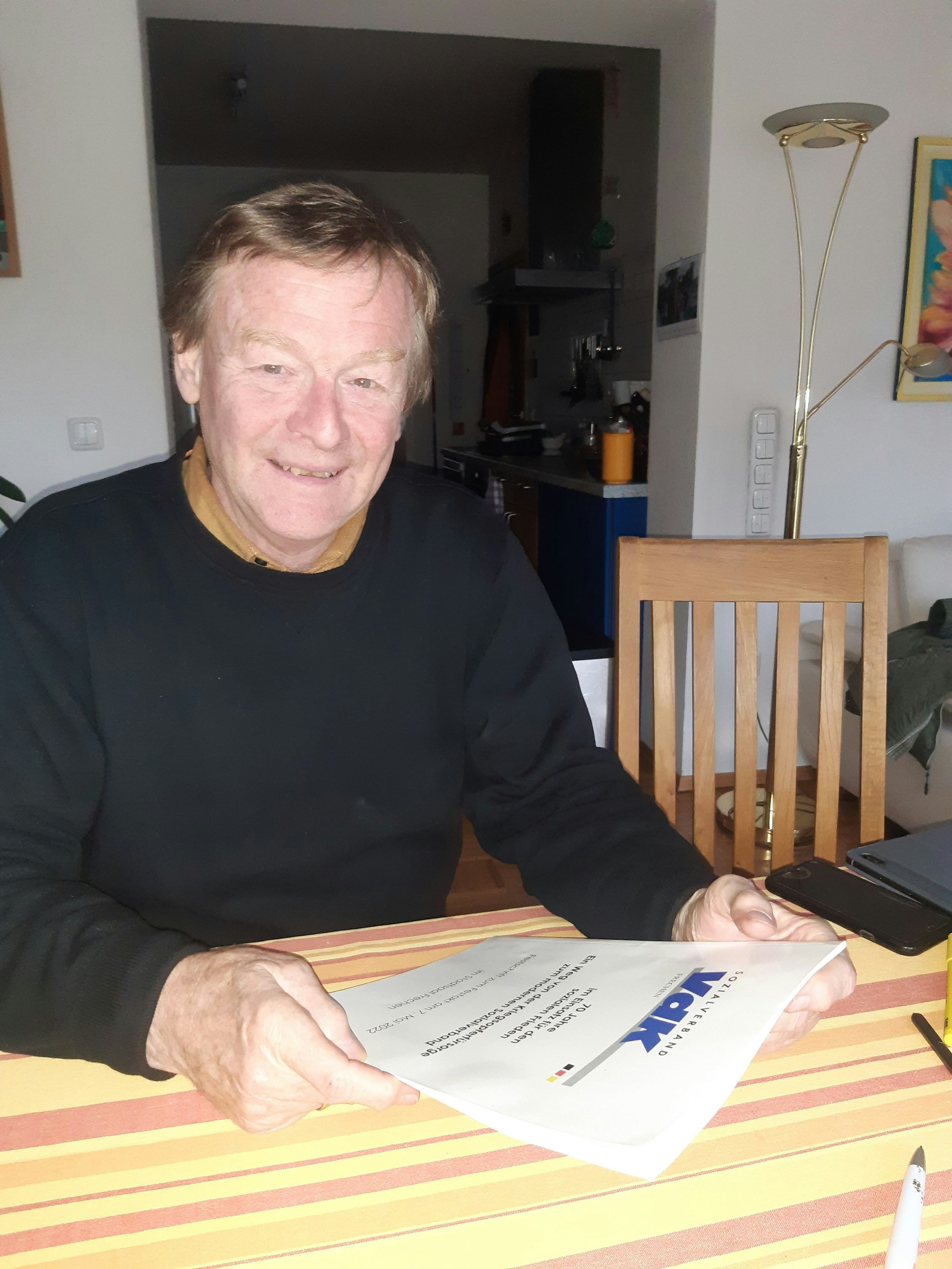 Auf dem Bild ist ein Portrait von Dr. Martin Happ zu sehen.