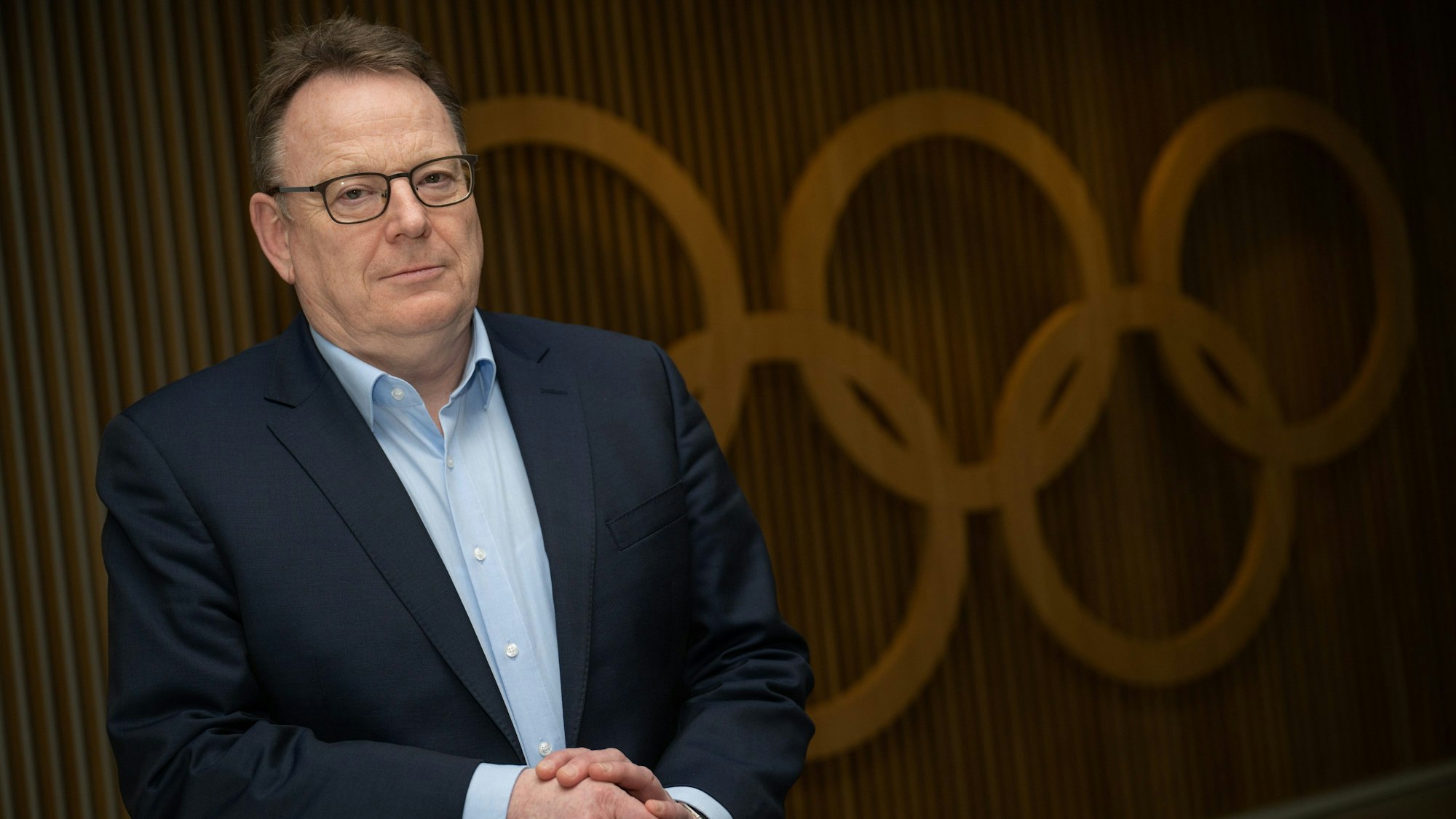Torsten Burmester vor den olympischen Ringen. Seine Arbeit für den Deutschen Olympischen Sportbund ist beendet.