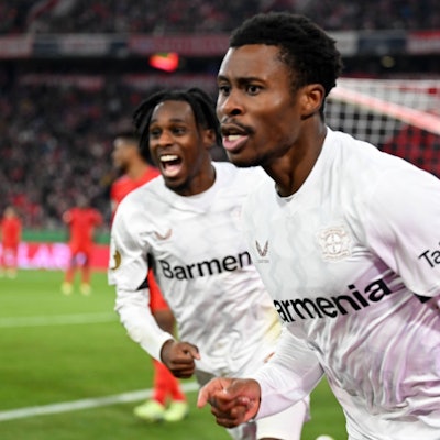 Nathan Tella von Bayer Leverkusen jubelt nach seinem Tor zum 0:1.