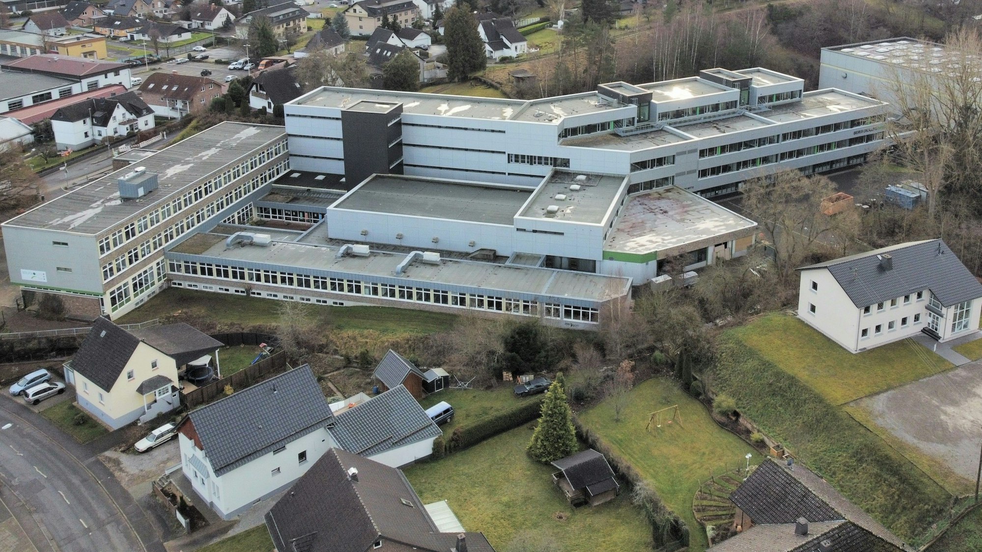 Luftaufnahme des Berufskollegs Eifel in Kall.