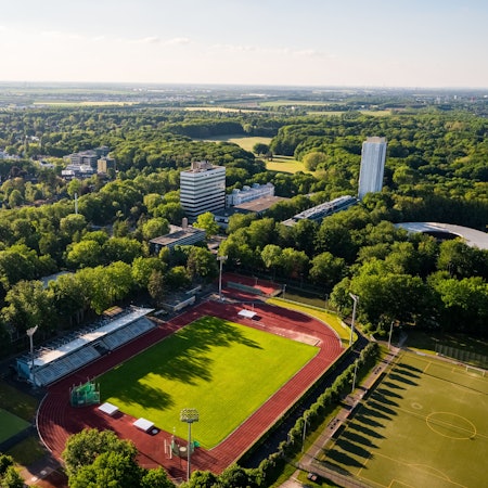 Luftaufnahme des Campus der Deutschen Sporthochschule Köln