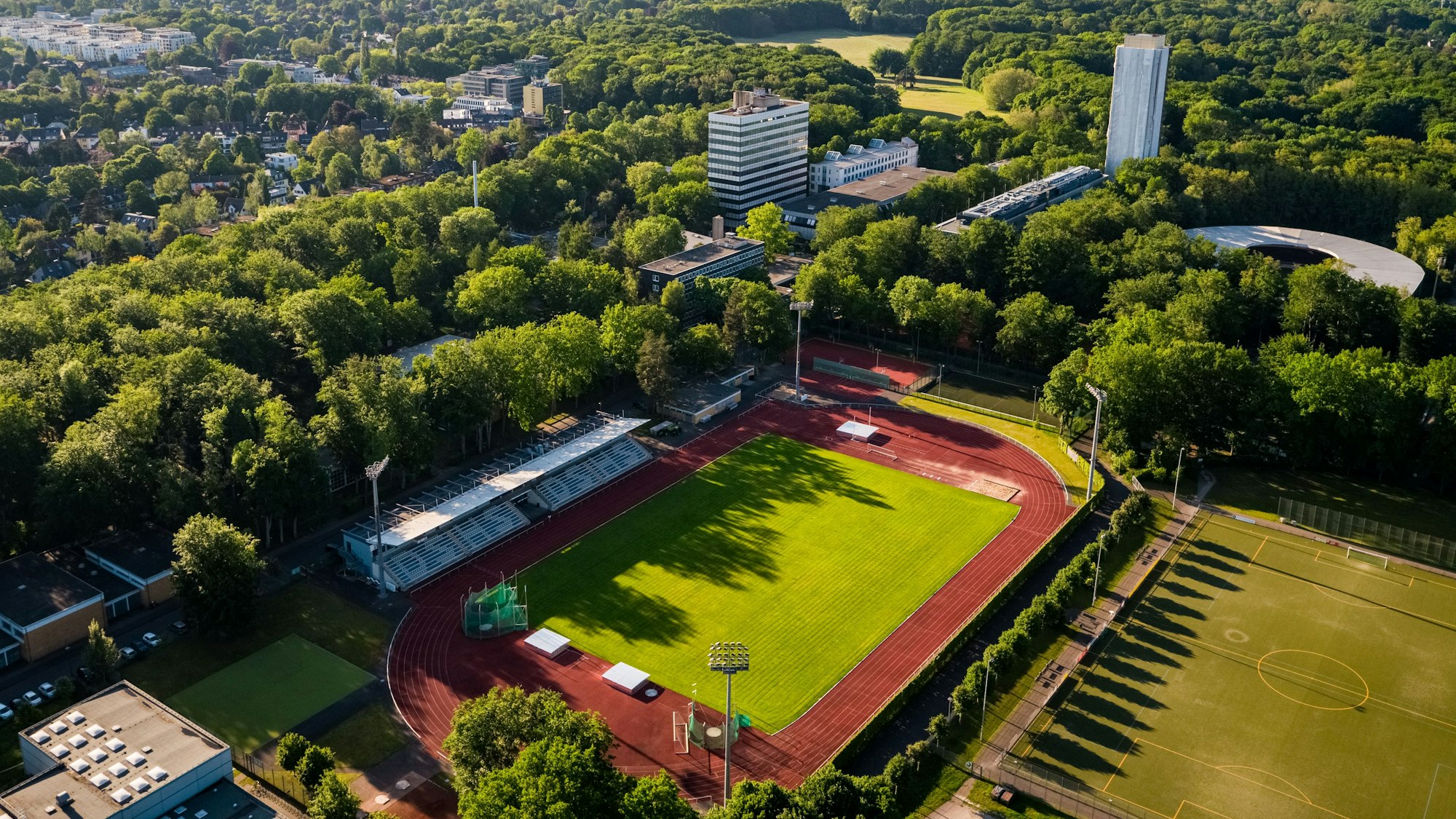 Luftaufnahme des Campus der Deutschen Sporthochschule Köln