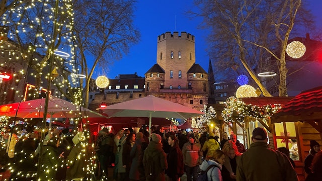 Der Weihnachtsmarkt 2024 auf dem Chlodwigplatz in der Kölner Südstadt.