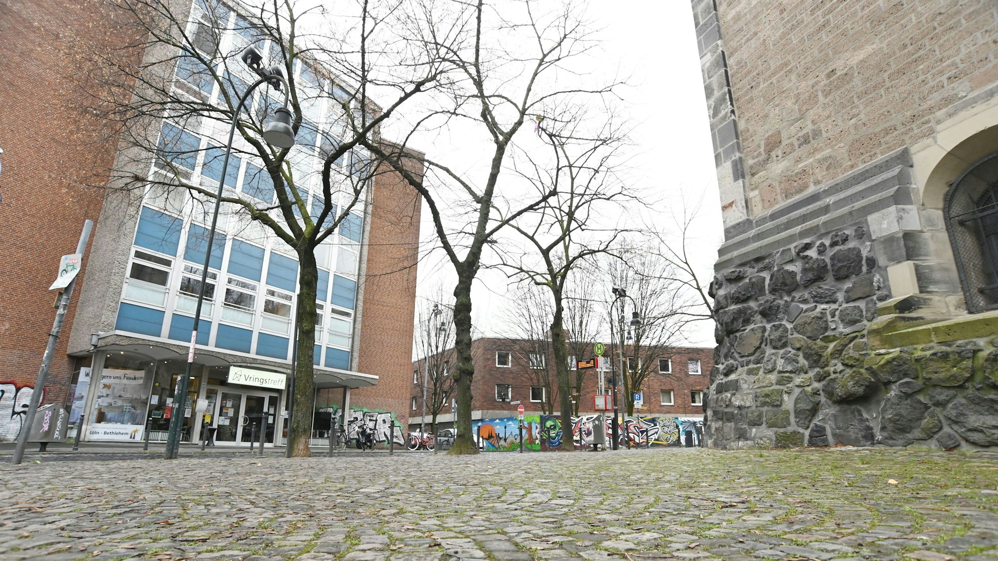 Ansicht der Straße Im Ferkulum zwischen St. Severin und dem Vringstreff. Der Straßenabschnitt wurde in den 1970er Jahren für eine kurze Zeit in Stollwerckplatz umbenannt.