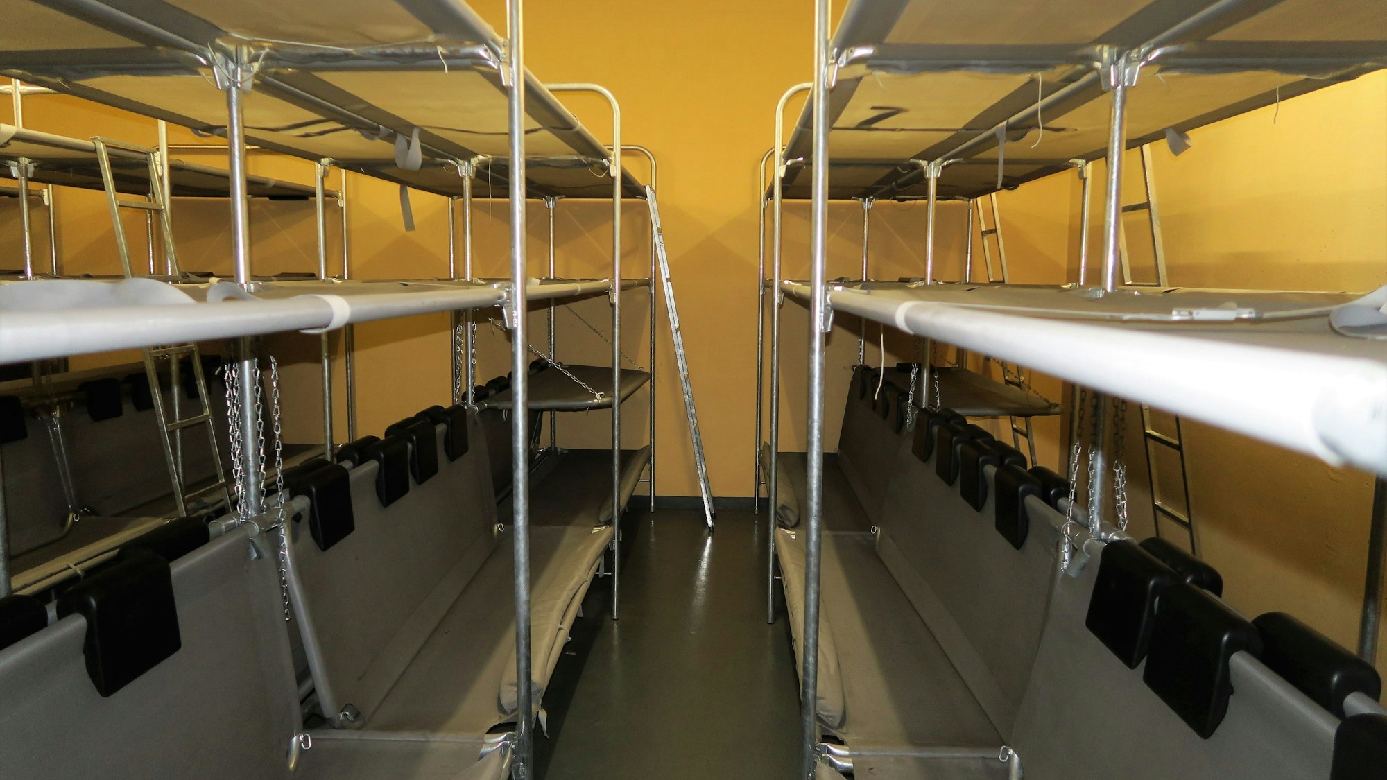 Blick in den Schlafrraum im früheren Schutzraum in Köln-Kalk