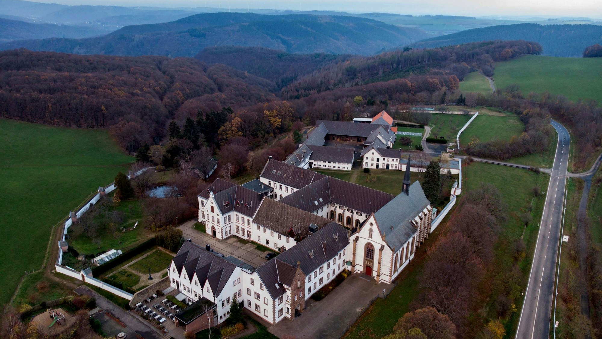 Kloster Mariawald aus der Luft betrachtet
