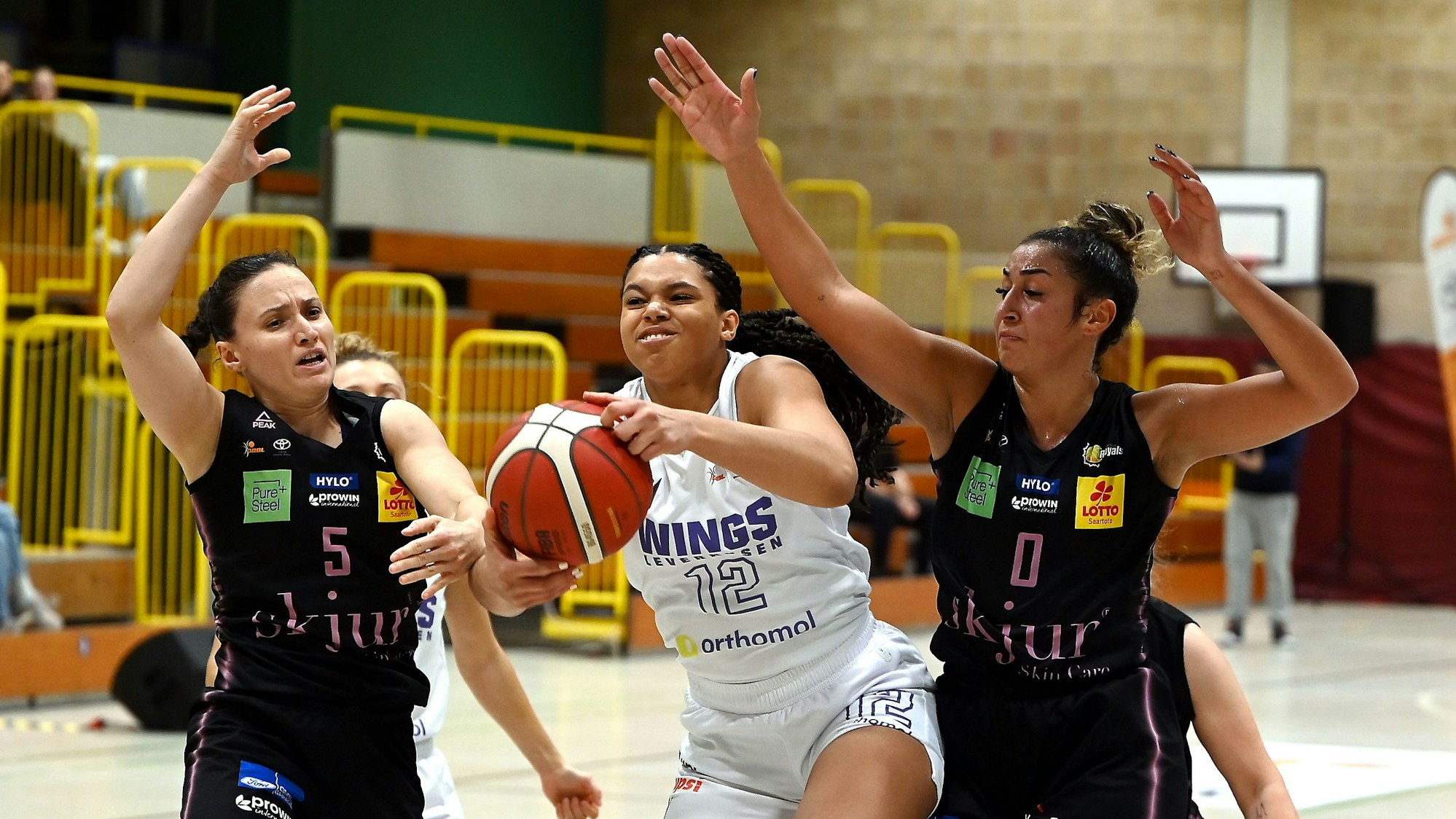 01.11.2024, Basketball-Wings Leverkusen-Saarlouis
mitte: Olivia Okpara (Wings)
Foto: Uli Herhaus