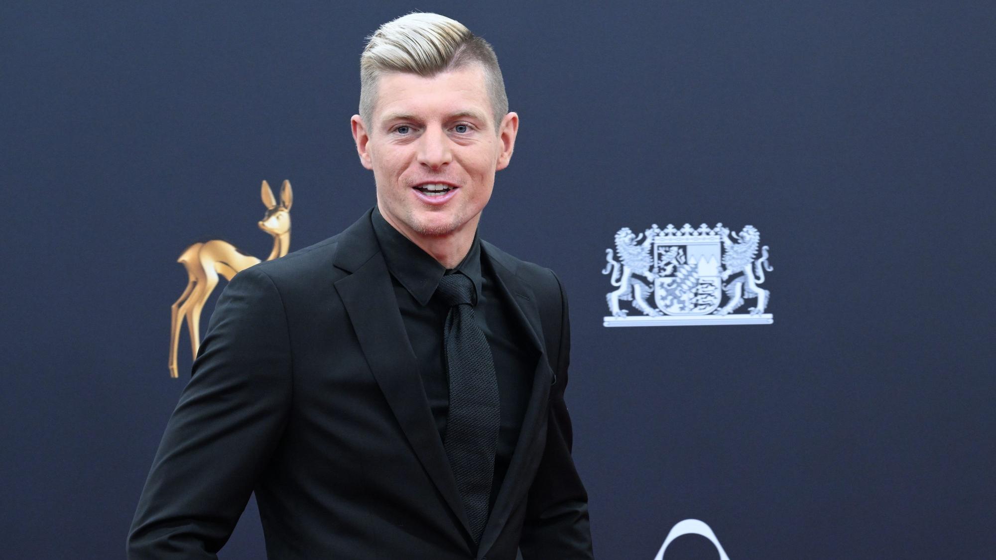 Ex-MannschaftskollegeToni Kroos sprach Bayern-Keeper Manuel Neuer auf Instagram Mut zu.
