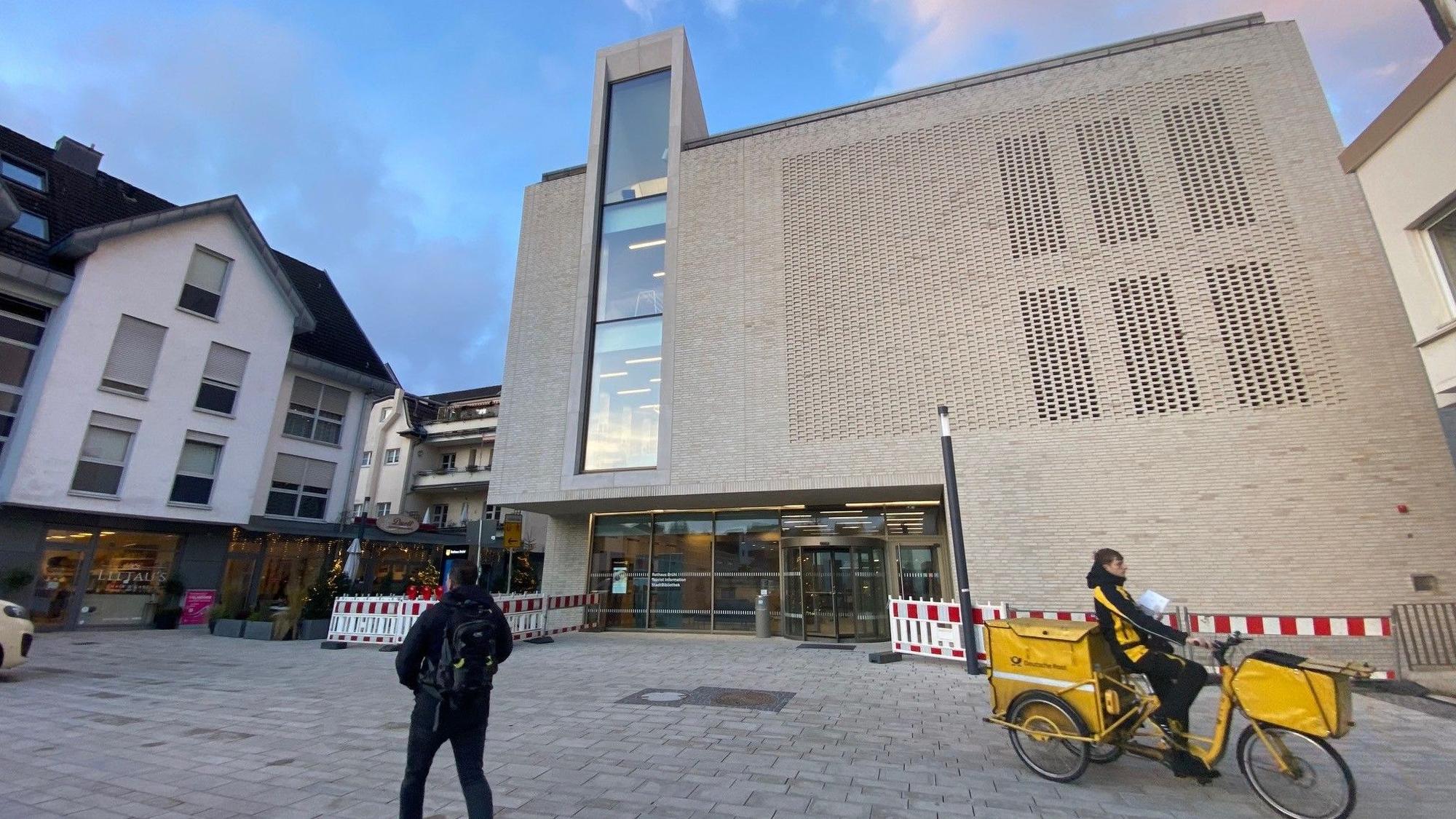 Zu sehen ist das Gebäude, in dem die Bibliothek untergebracht ist.