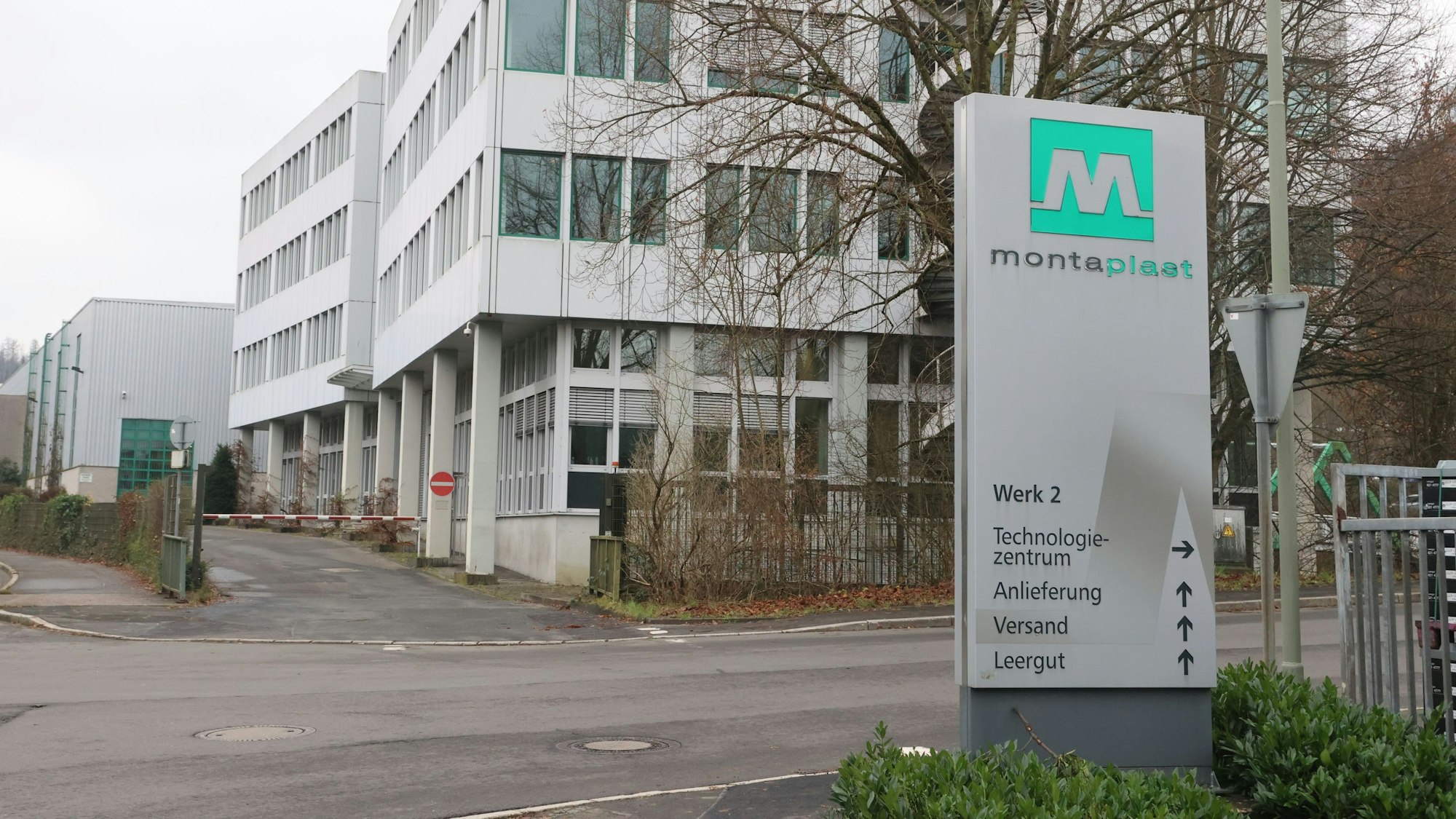 Außenansicht Firma Montaplast.