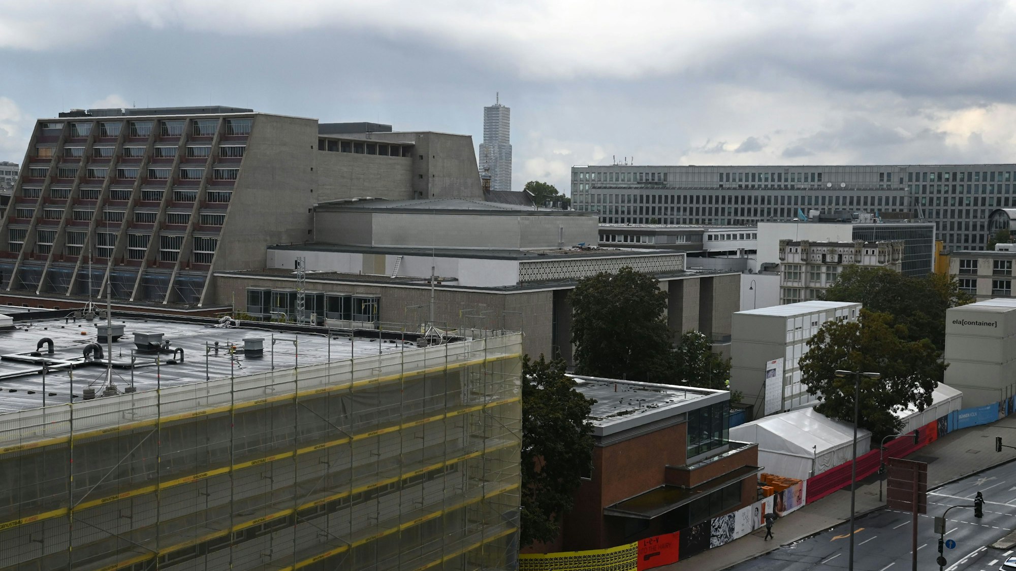 Die Baustelle von unter anderem Schauspielhaus und Oper am Offenbachplatz.