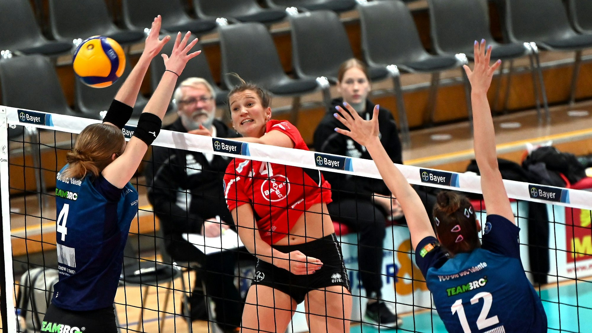 23.11.2024, Volleyball-Bayer leverkusen-VCO Dresden
mitte: Isabel Schneider (Bayer)
Foto: Uli Herhaus