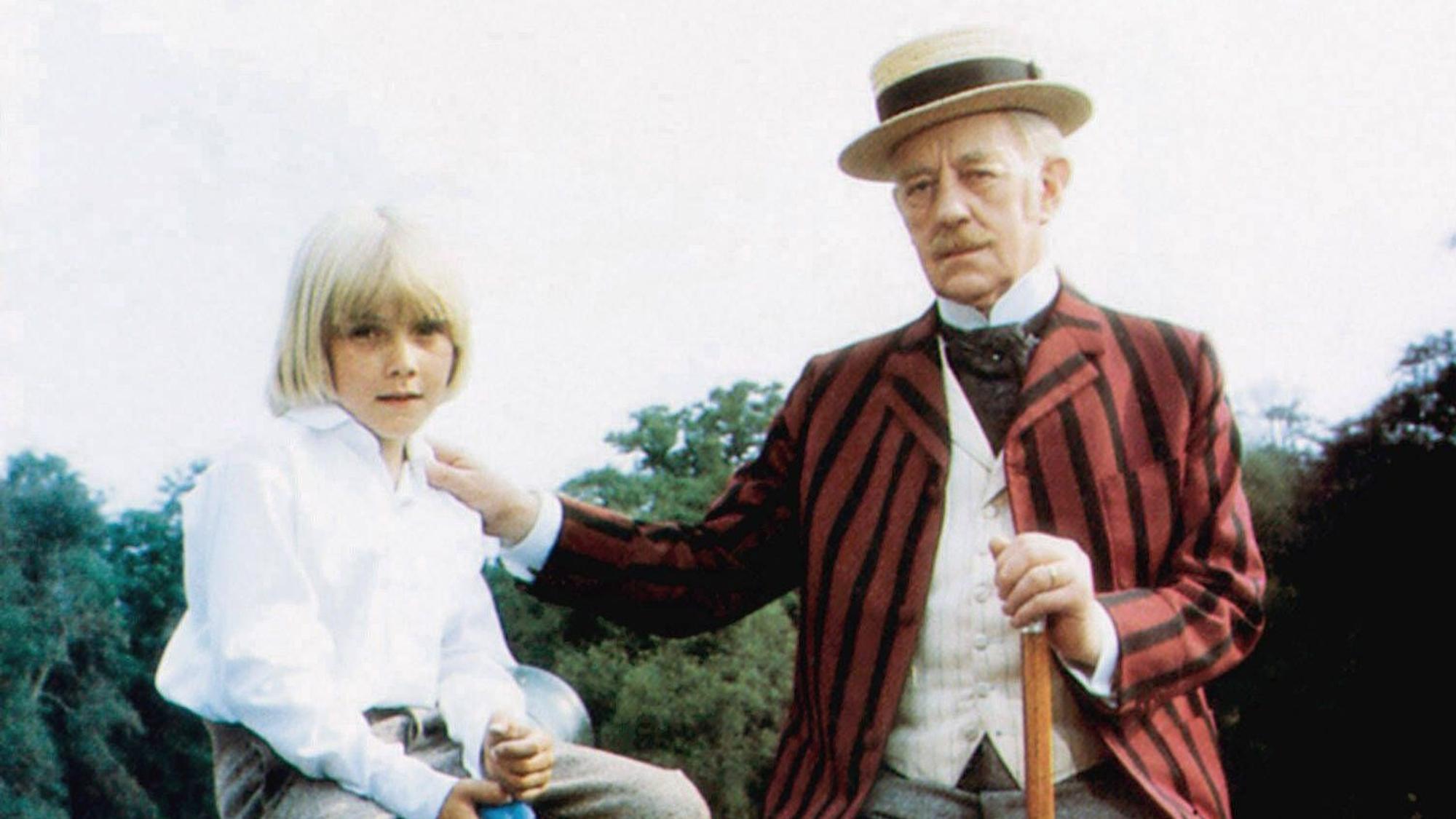 Ricky Schroder und Alec Guinness in einer Szene von „Der kleine Lord“.