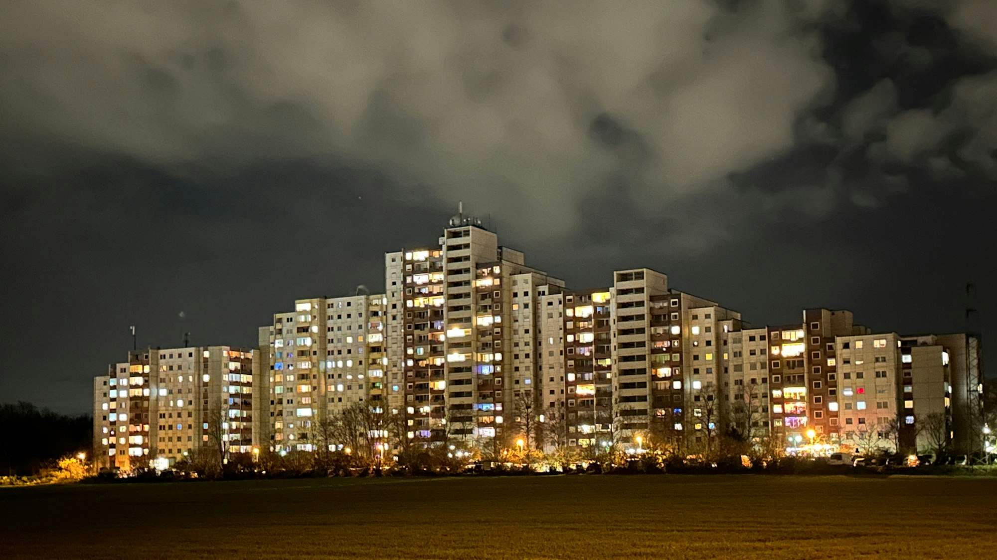 Blick auf die Hochhäuser der Ankerstrasse in Sankt Augustin. Sie gilt als Brennpunkt. Sozialarbeit in diesem Quartier soll weiter angeboten werden.