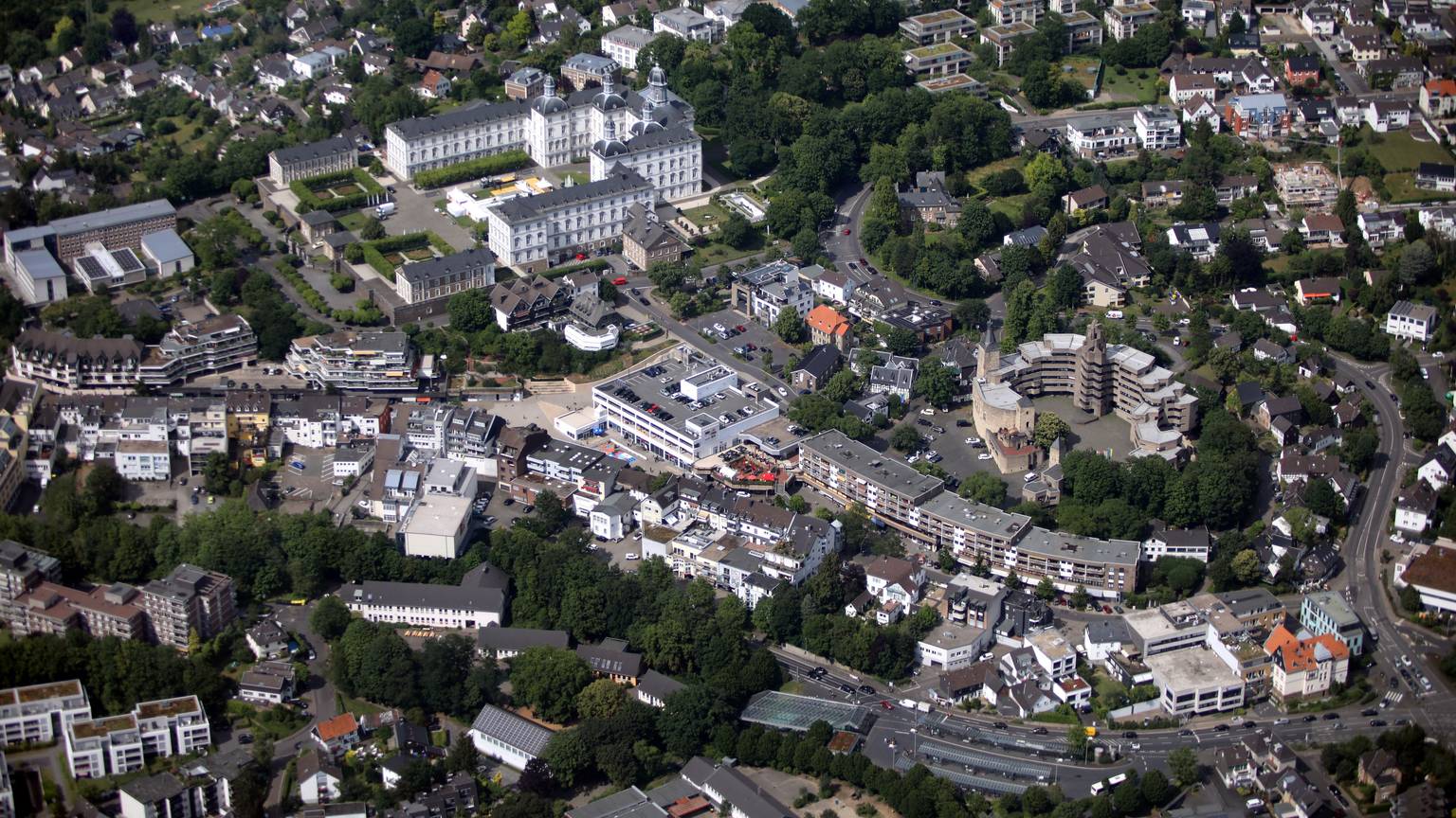 Das Rathaus in Bensberg, ein Böhm-Bau, braucht eine neue Heizung.