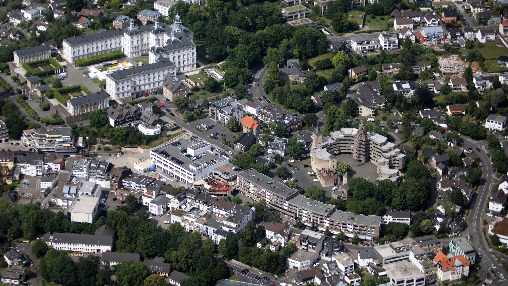 Das Rathaus in Bensberg, ein Böhm-Bau, braucht eine neue Heizung.