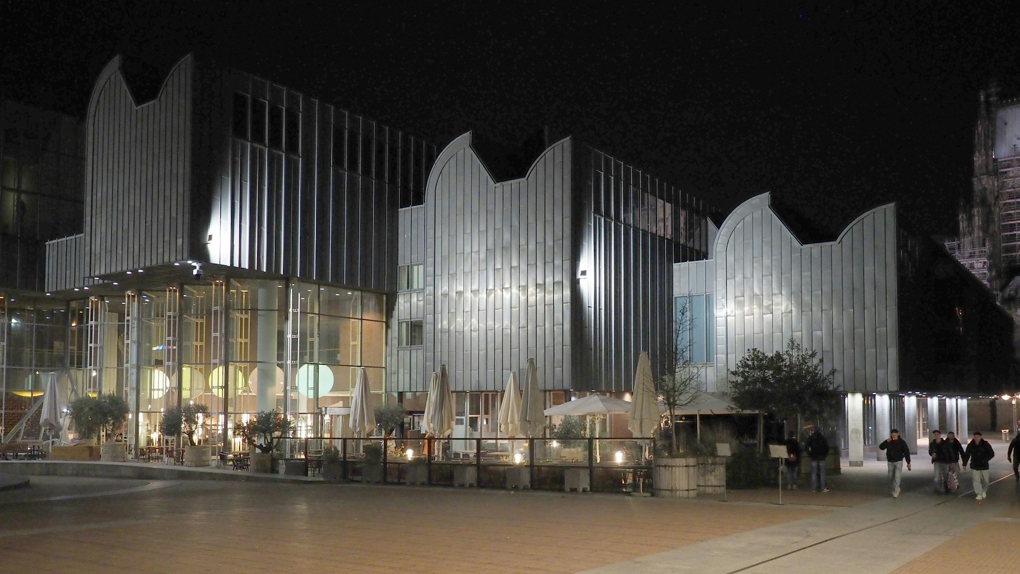 Das Museum Ludwig am Abend. (Archivbild)