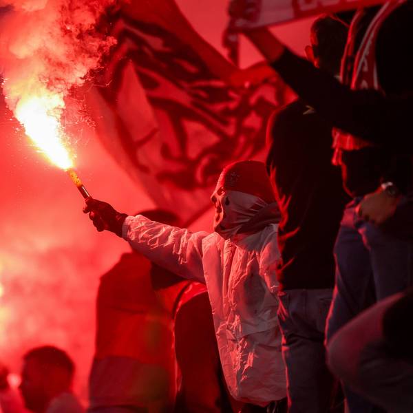 04.12.2024, Fußball, 1. FC Köln - Hertha BSC, Achtelfinale DFB-Pokal, RheinEnergieSTADION, Saison 2024 2025: Feature Symbolbild Symbolfoto Kölsche Ultras zünden Pyrotechnik DFB regulations prohibit any use of photographs as image sequences and or quasi-video. Nordrhein-Westfalen Deutschland *** 04 12 2024, Football, 1 FC Köln Hertha BSC, Round of 16 DFB Pokal, RheinEnergieSTADION, Season 2024 2025 Feature Symbol image Symbol photo Kölsche Ultras ignite pyrotechnics DFB regulations prohibit any use of photographs as image sequences and or quasi video Nordrhein Westfalen Germany
