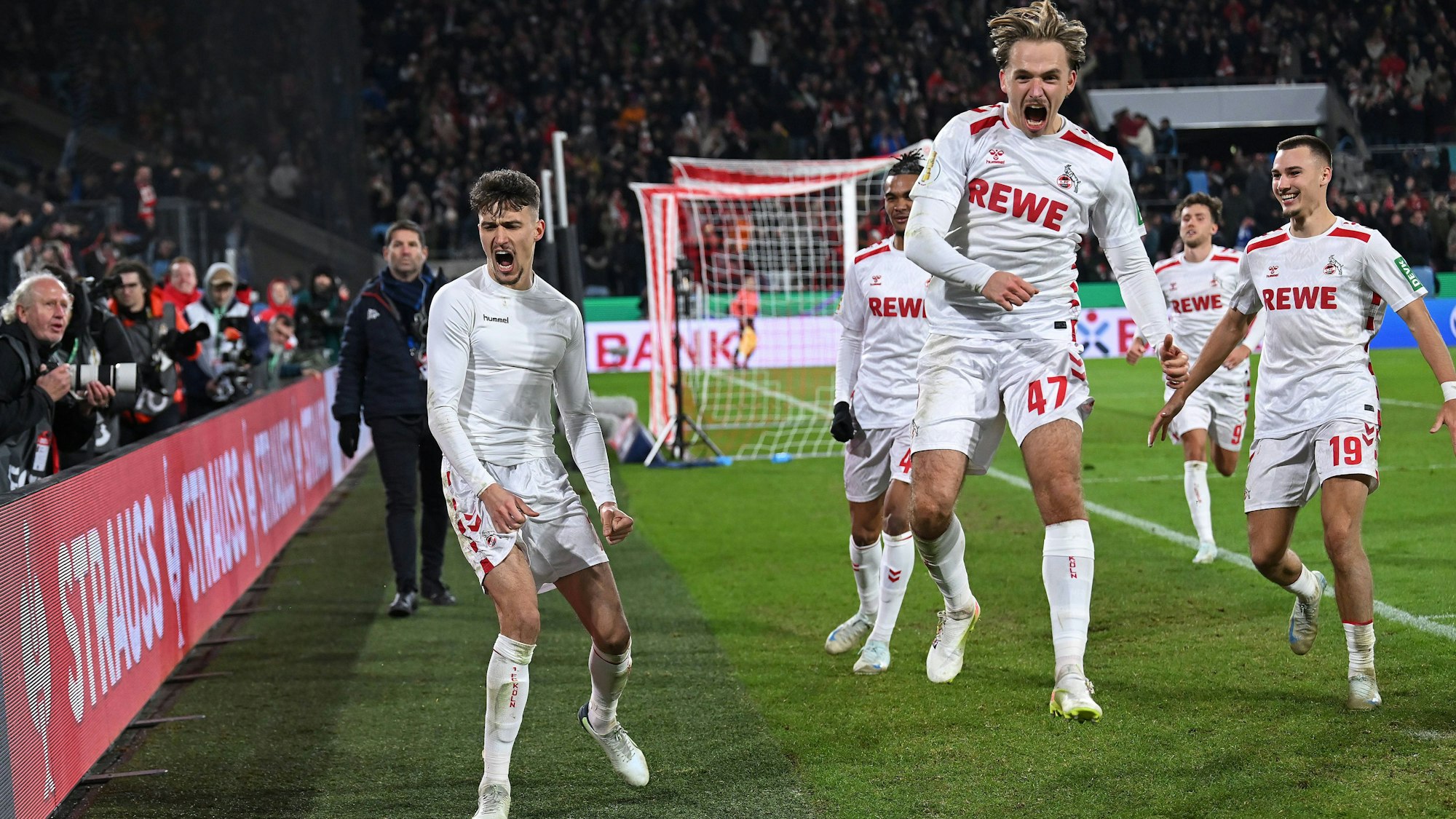 Koeln, Rheinenergiestadion, 04.12.24, GER, Herren, DFB-Pokal, Achtelfinale, Saison 2024-2025, 1.FC Koeln - Hertha BSC Berlin Bild: Dejan LJUBICIC Koeln jubelt nach seinem Tor zum 2:1 Only for editorial use DFL regulations prohibit any use of photographs as image sequences and/or quasi-video. Nordrhein-Westfalen Deutschland *** Koeln, Rheinenergiestadion, 04 12 24, GER, Herren, DFB Pokal, Achtelfinale, Saison 2024 2025, 1 FC Koeln Hertha BSC Berlin Bild Dejan LJUBICIC Koeln jubelt nach seinem Tor zum 2 1 Only for editorial use DFL regulations prohibit any use of photographs as image sequences and or quasi video Nordrhein Westfalen Deutschland